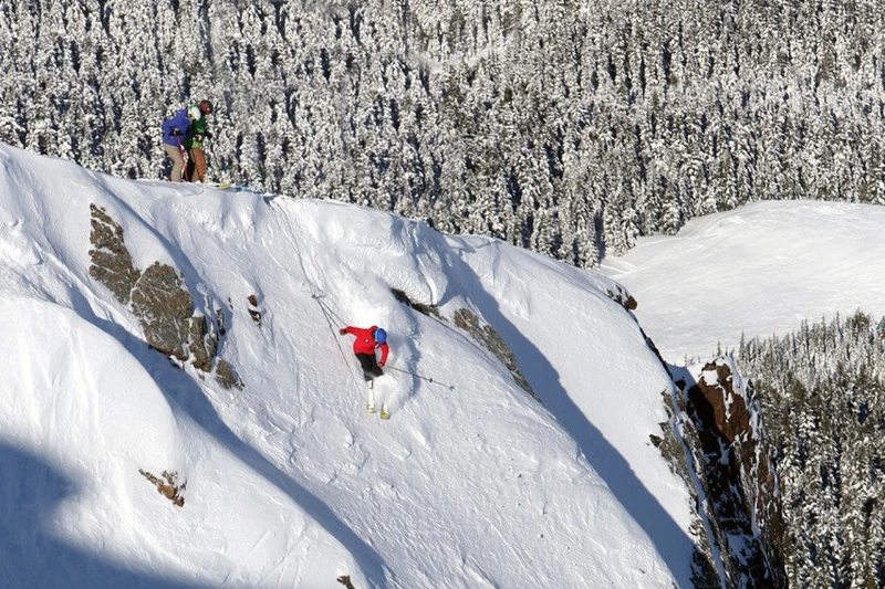 Extremely Canadian - Dropping In
