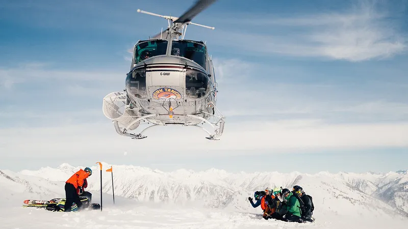 Selkirk Tangiers Heli Skiers © Alain Sleigher