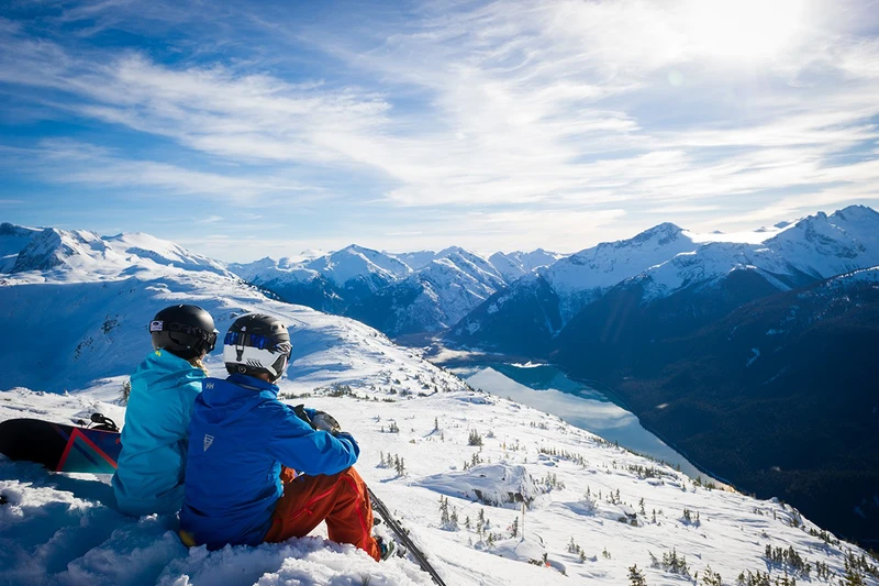 Whistler Couple Bluebird © Tourism Whistler / Mike Crane