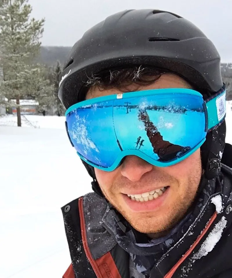 5d40203c0e42cben ski selfie
