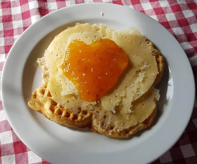 5d402b68d6c97laktatjakko lodge waffles