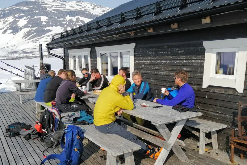 5d402d4b68c2eskiers hut bouillabaisse terrace