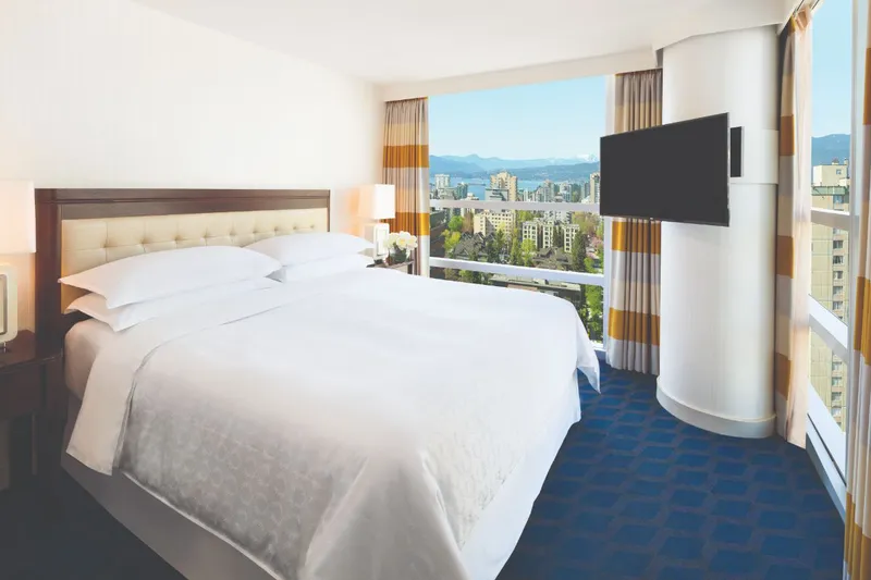 5d4c146a76960 Sheraton Vancouver Wall Centre Sheraton Family Suite 1st bedroom