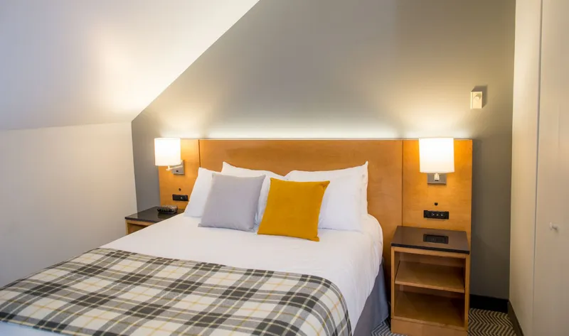 5d4d6e6851fa5 Lodge de la Montagne Studio Queen Sofa bed 4 min