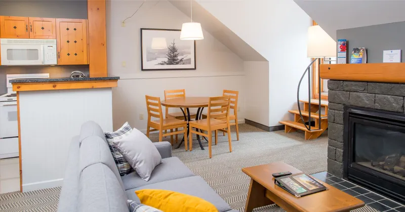 5d4d6f21a4e1d Lodge de la Montagne 1 Bedroom Condo Queen Sofa bed 2 min