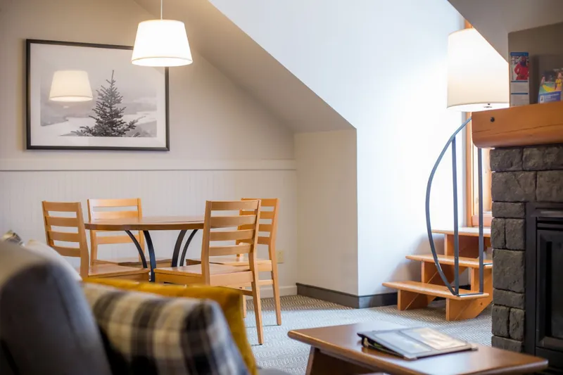 5d4d6f22ebd14 Lodge de la Montagne 1 Bedroom Condo Queen Sofa bed 4 min