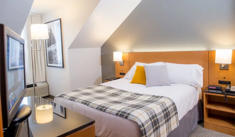 5d4d6f235add7 Lodge de la Montagne 1 Bedroom Condo Queen Sofa bed 5 min