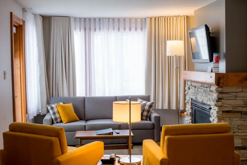 5d4d71991c236 Lodge de la Montagne 2 Bedroom Condo 1 Queen 2 Doubles Sofa bed 2 min