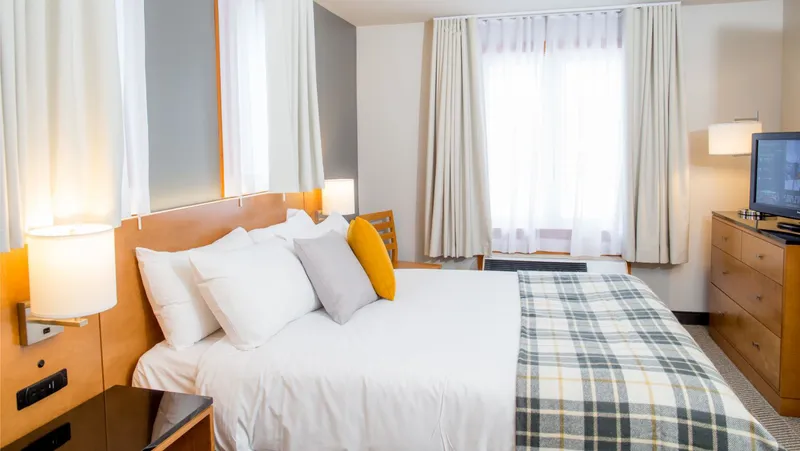 5d4d719b4adce Lodge de la Montagne 2 Bedroom Condo 1 Queen 2 Doubles Sofa bed 6 min