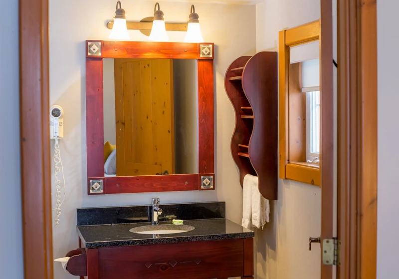 5d4d719bb1d08 Lodge de la Montagne 2 Bedroom Condo 1 Queen 2 Doubles Sofa bed 7 min