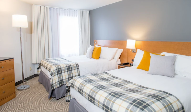 5d4d719c30795 Lodge de la Montagne 2 Bedroom Condo 1 Queen 2 Doubles Sofa bed 8 min