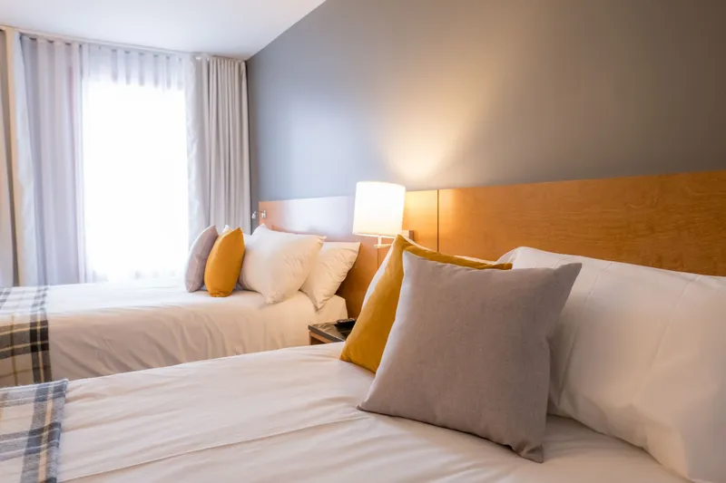 5d4d719ca5b85 Lodge de la Montagne 2 Bedroom Condo 1 Queen 2 Doubles Sofa bed 9 min