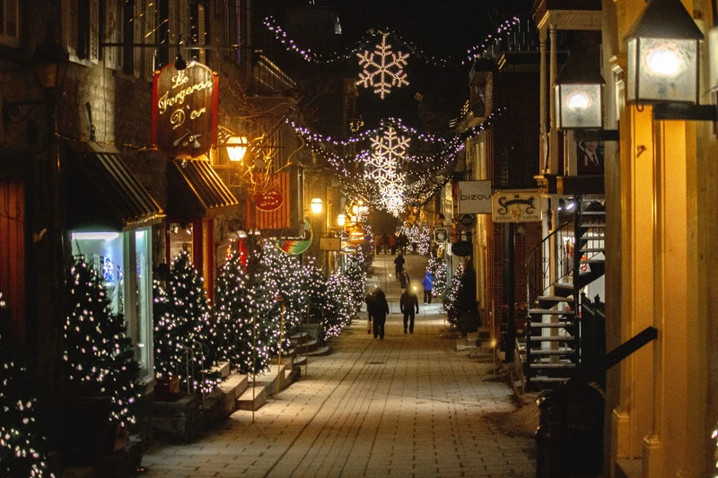 Pedestrianised Quebec City at Christmas © Denisse Leon