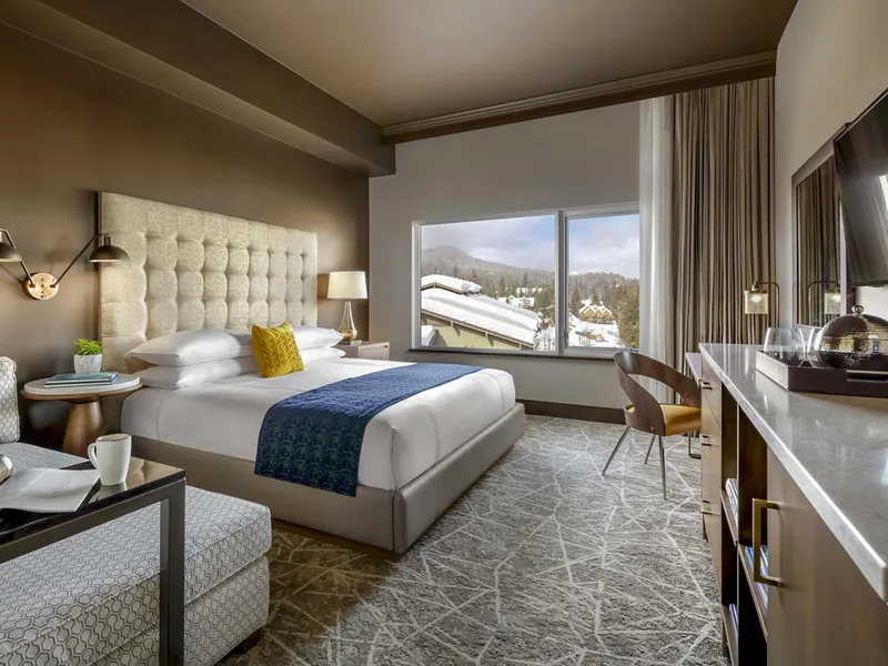 5d8ce033a603fthe josie deluxe king