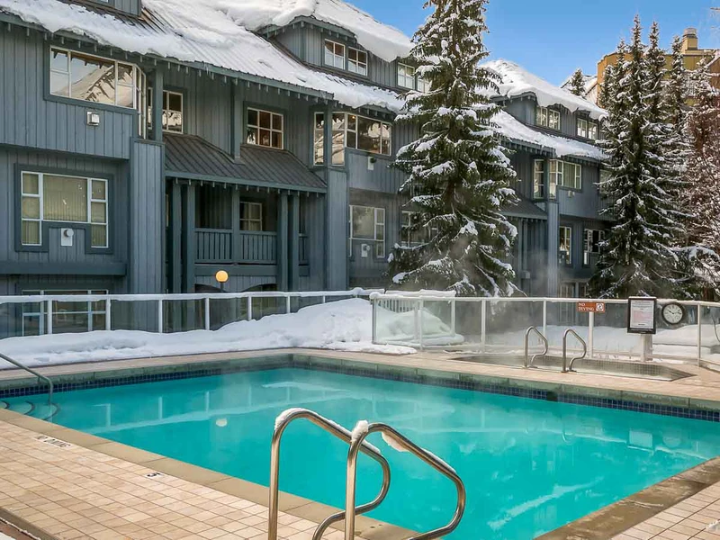 Glacier Lodge Swimming Pool