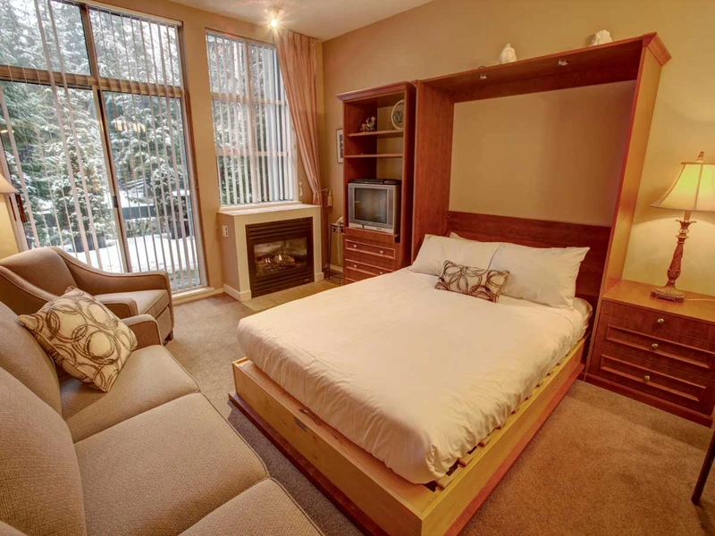 5dc59eb2714c8 Glacier lodge Studio 1