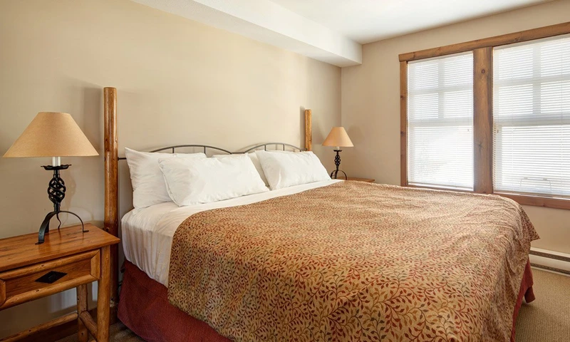 5df8df614c0ae Taynton Bedroom