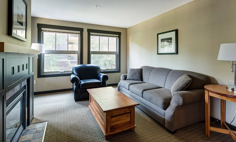 5dfa2b28007e2 Peaks Lodge Living Area 2