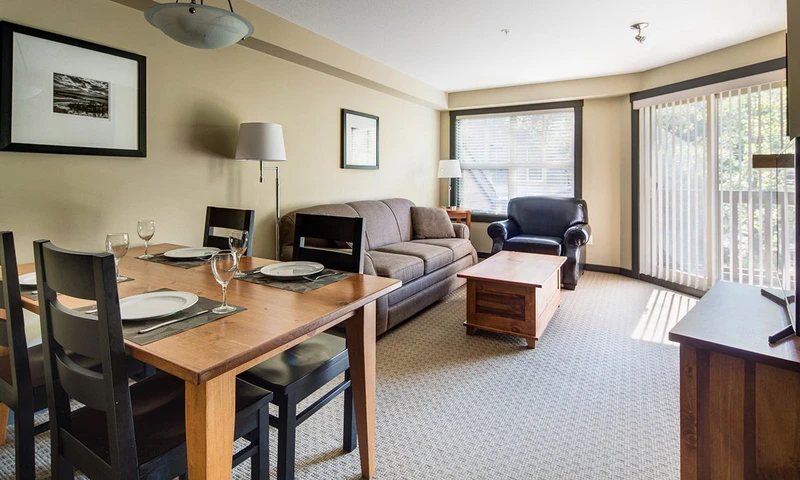 5dfa2b28abfe7 Peaks Lodge Living Area 3