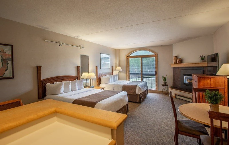 5e78a24f0e7d3vintage studio with kitchenette