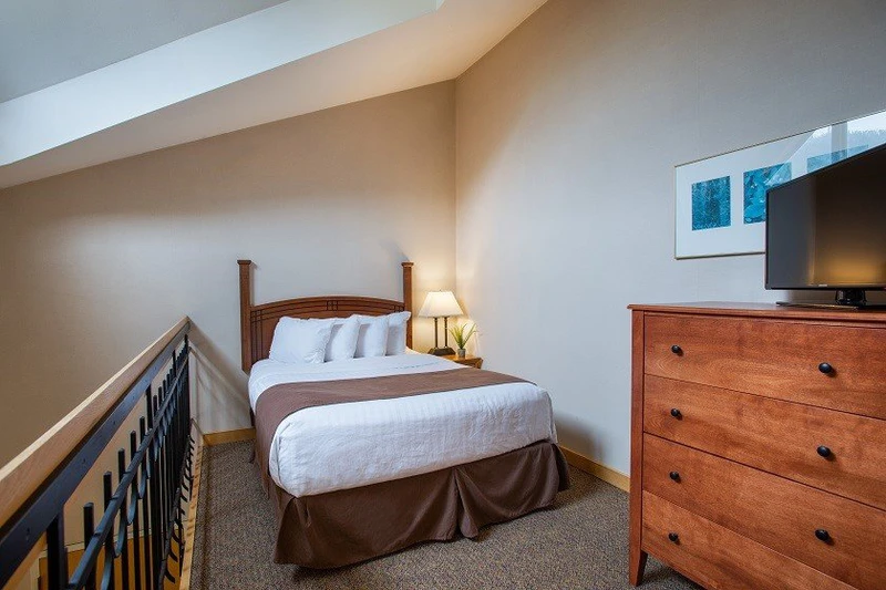 5e78a5e64e7eavintage lofted studio loft