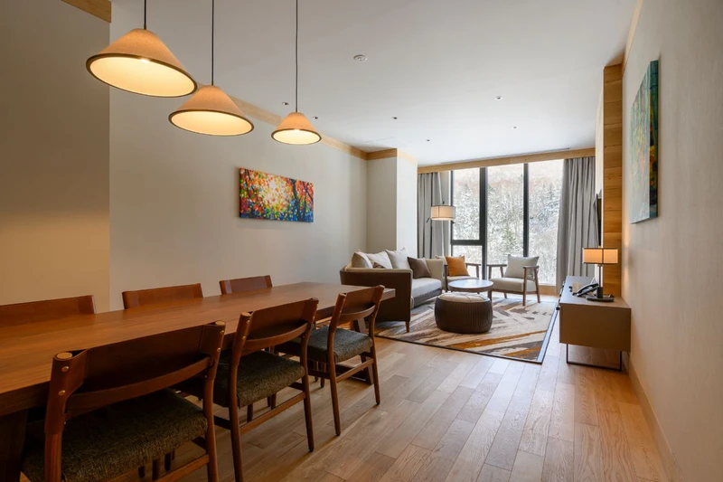 5e7e0320e9d73 YK 3 BR Suite living area