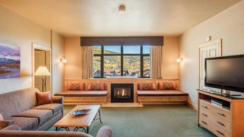 5e847b0697117 Steamboat Grand Parlour Suite 1