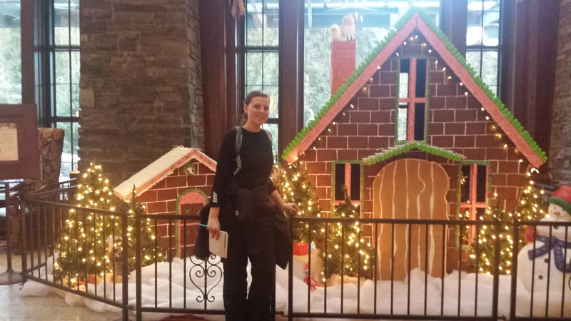 5e8737fe67e8e3 Banff Fairmont Banff Springs Ginger Bread House Han