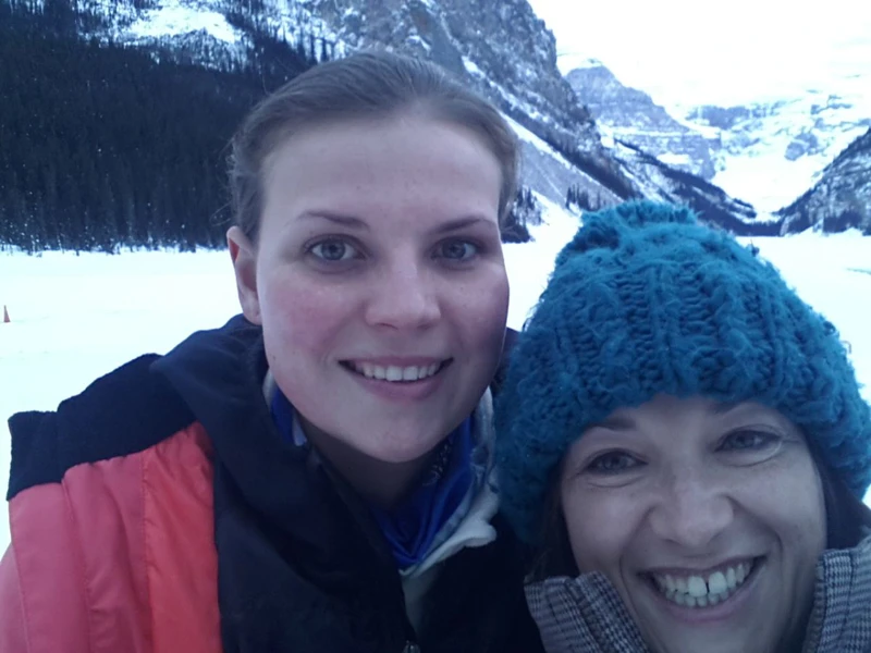 5e873fc1171a68 Lake Louise Han Tash Selfie