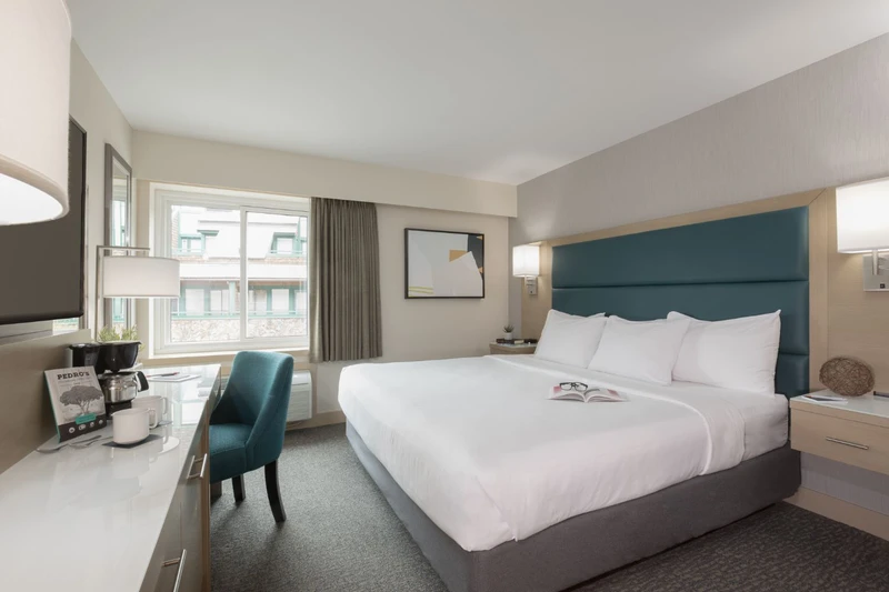 5ee0ad1c9587a Crystal Lodge Crystal King Room