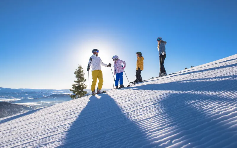 5f85b6e98b6cb Family on Groomers in Park City