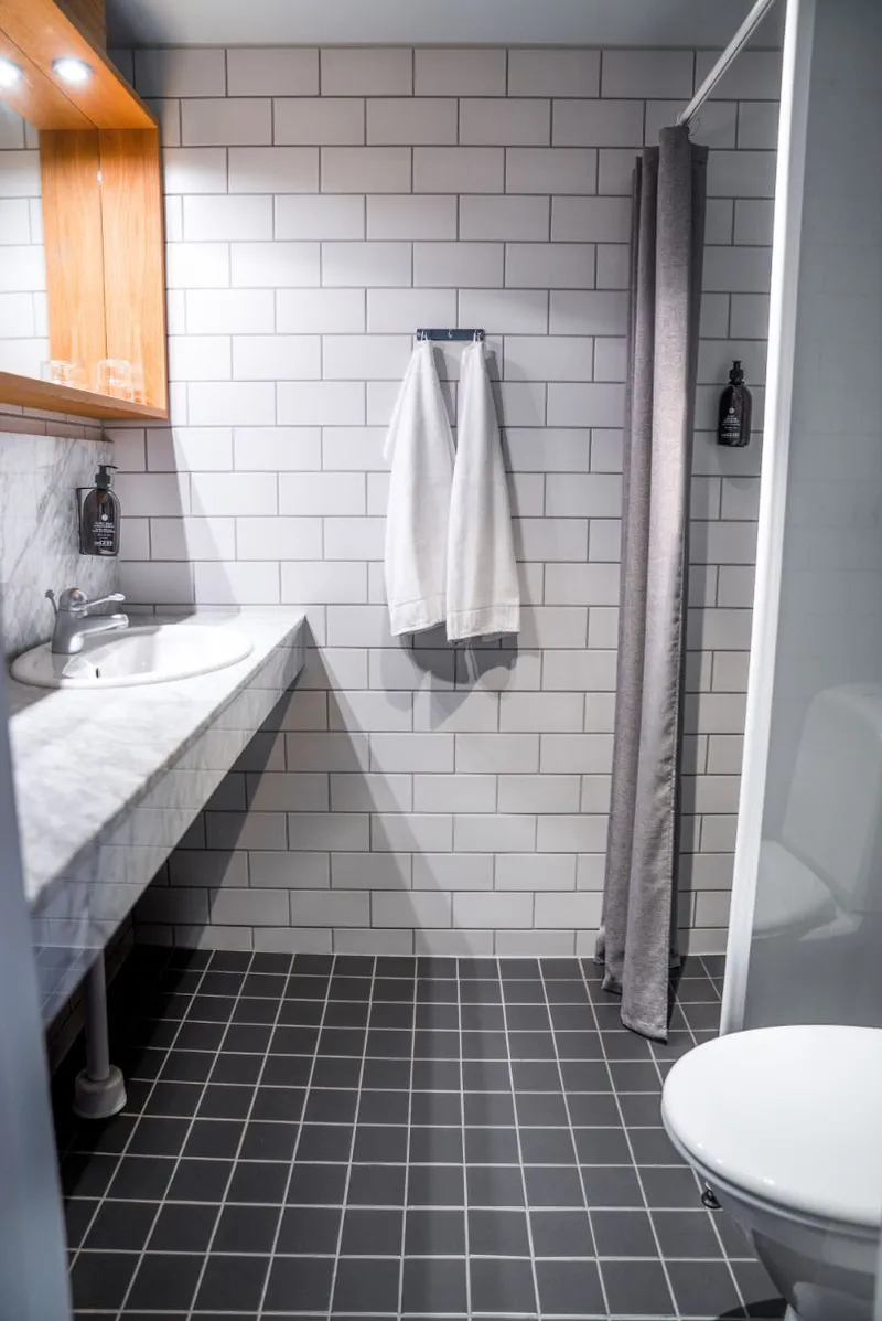 5fa90f67012ef Riksgrnsen Hotel Double Room Bathroom