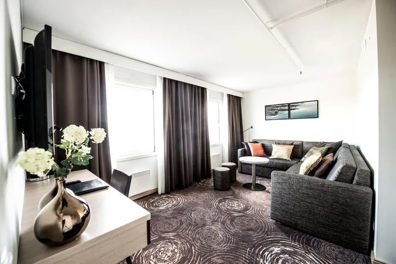 5fa90f94aa33e Riksgrnsen Hotel Suite 1