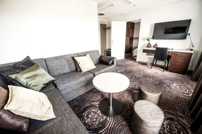 5fa90f953b4be Riksgrnsen Hotel Suite 2