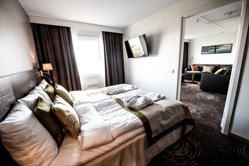 5fa90f95c68c2 Riksgrnsen Hotel Suite 3