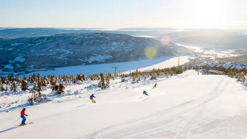 Scenic Piste Skiing in Norefjell, Norway © Vegard Breie