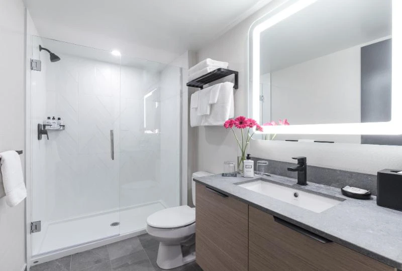 601a858c19155 One Bedroom Suite Bathroom