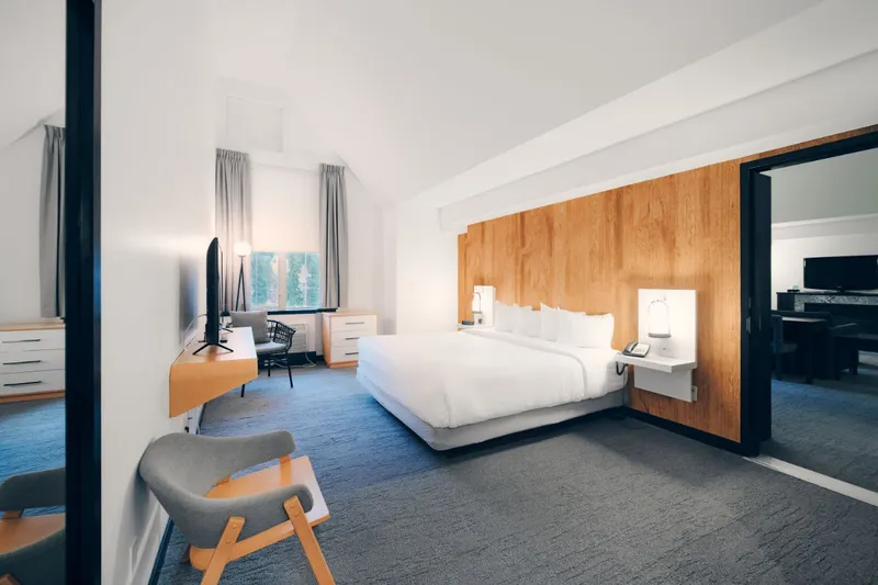 61e55d3972cae Aava Whistler Superior King 1