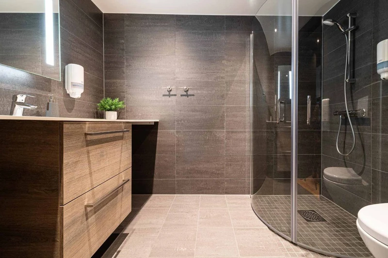 61e6acf3e8ab7 The Lodge Trysil Two Bedroom Apartment Bathroom