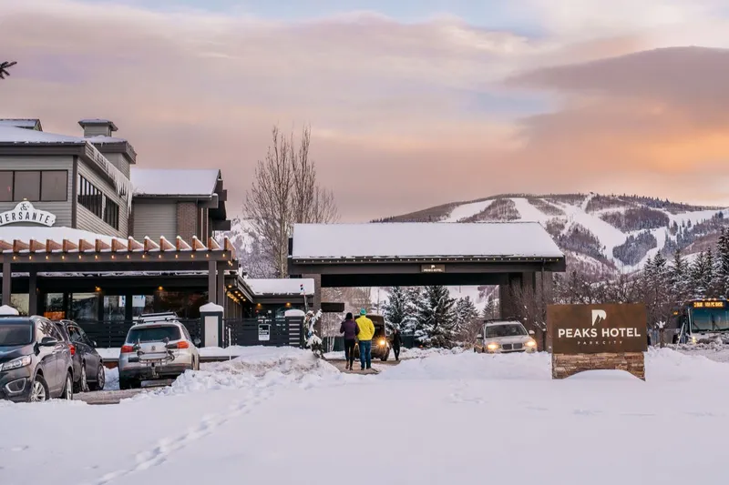 623088484bd08 Peak City Peaks Hotel Exterior Trevor Hooper