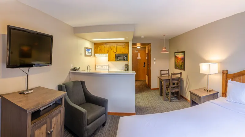 6266808f9c69e Cahilty Hotel Suites Studio Queen Full Kitchen