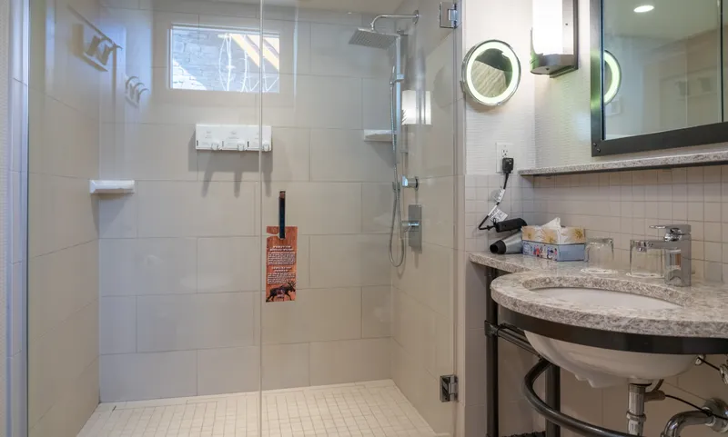 6284e25ebc88f Moose Hotel and Suites Rooftop One Bedroom Suite Bathroom