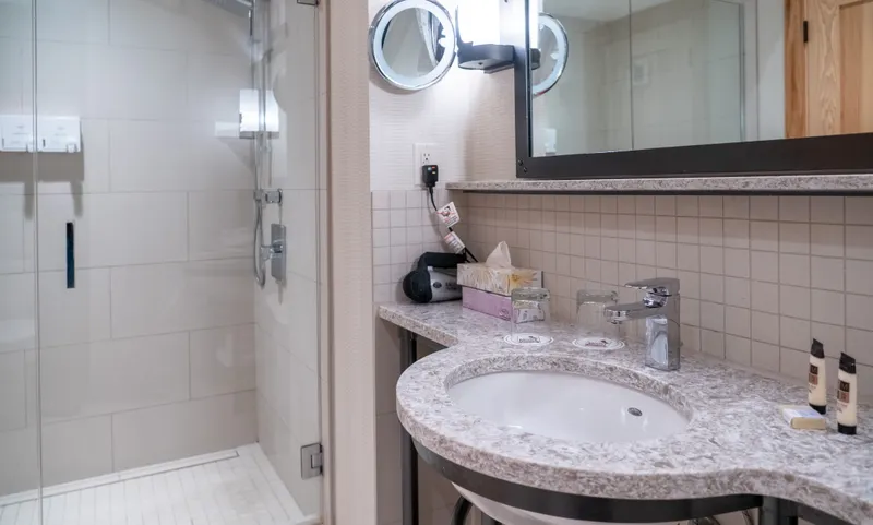 6284e29417290 Moose Hotel and Suites Rooftop Two Bedroom Suite Bathroom 1