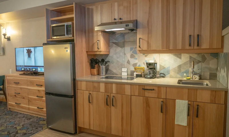 628606cf51fb2 Tunnel Mountain Resort Standard Suite 2 Queens Kitchen