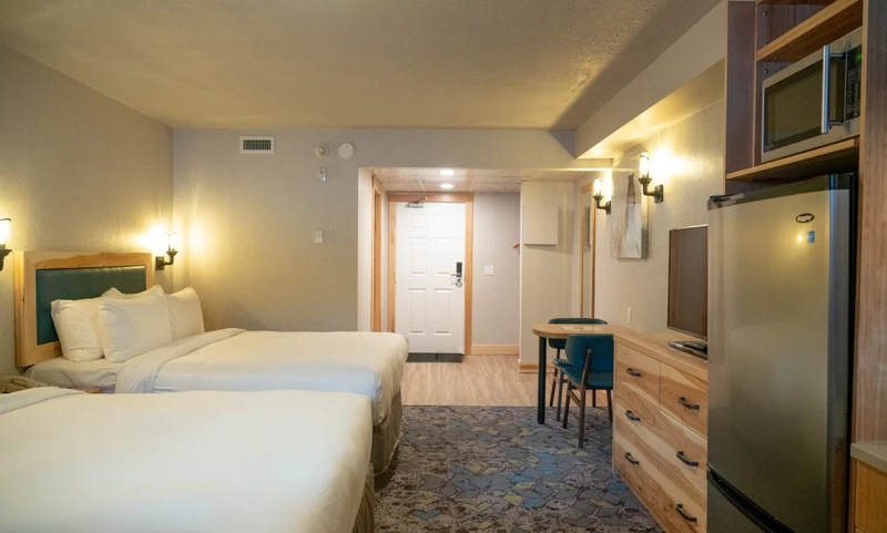 628606d0142dc Tunnel Mountain Resort Standard Suite 2 Queens