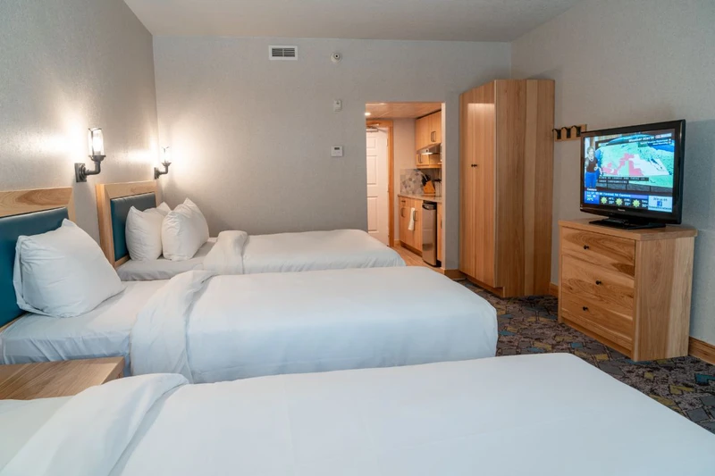 628608971f2b0 Tunnel Mountain Resort Superior Suite 1 Queen 2 Twin