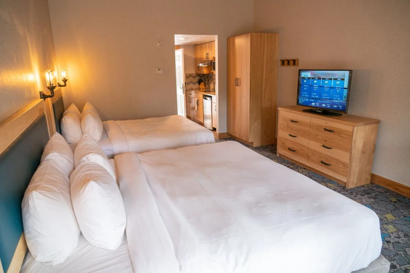 62860899ce208 Tunnel Mountain Resort Superior Suite King Queen 2