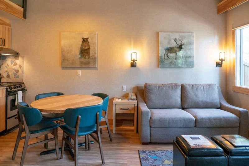 62860cf4df281 Tunnel Mountain Resort One Bedroom plus Loft Suite 3 Queens 2