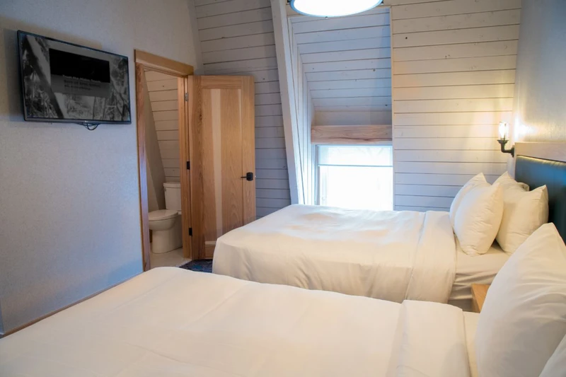 62860cf575aa8 Tunnel Mountain Resort One Bedroom plus Loft Suite 3 Queens 9