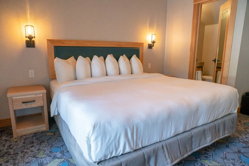 62860cf7853b5 Tunnel Mountain Resort One Bedroom plus Loft Suite Queen King 7